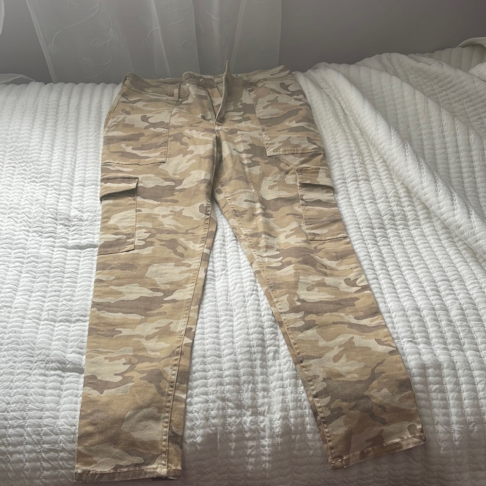 Hollister camo high rise skinny jeans